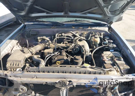 1998 Toyota Tacoma z USA, uszkodzony, nr VIN 4TAVL52N8WZ080909